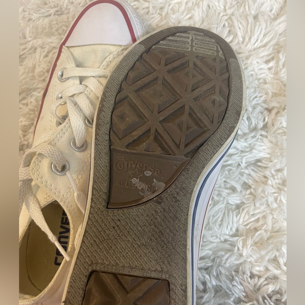 White converse - Picture 3 of 4